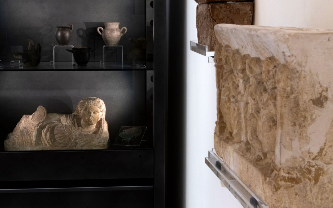 The Etruscan collections